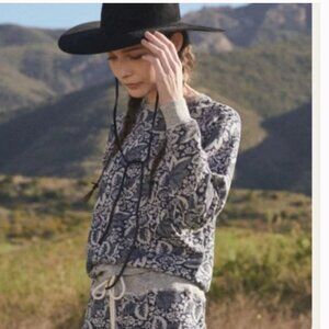 The Great. The Shrunken Sweatshirt in Blue Floral  Sz S (1)